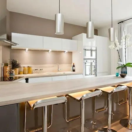 De Luxe 1 Tour Eiffel Avec Balcon