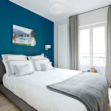 Апартаменты De Luxe 1 Tour Eiffel Avec Balcon *
